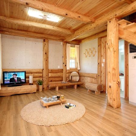 Jeju Bille Log Pension Согвипхо Экстерьер фото