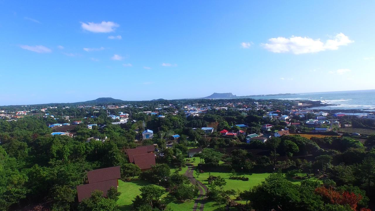 Jeju Bille Log Pension Согвипхо Экстерьер фото