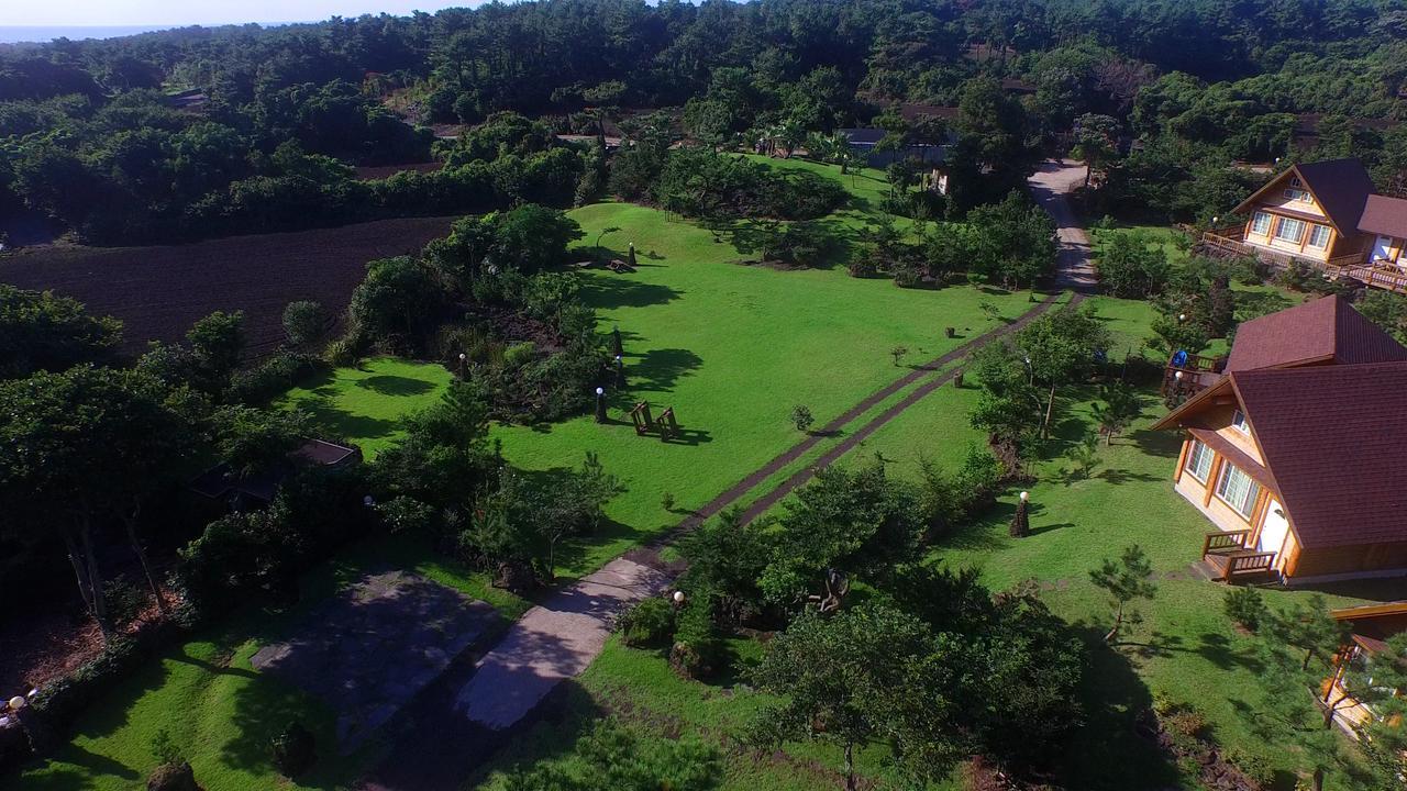 Jeju Bille Log Pension Согвипхо Экстерьер фото