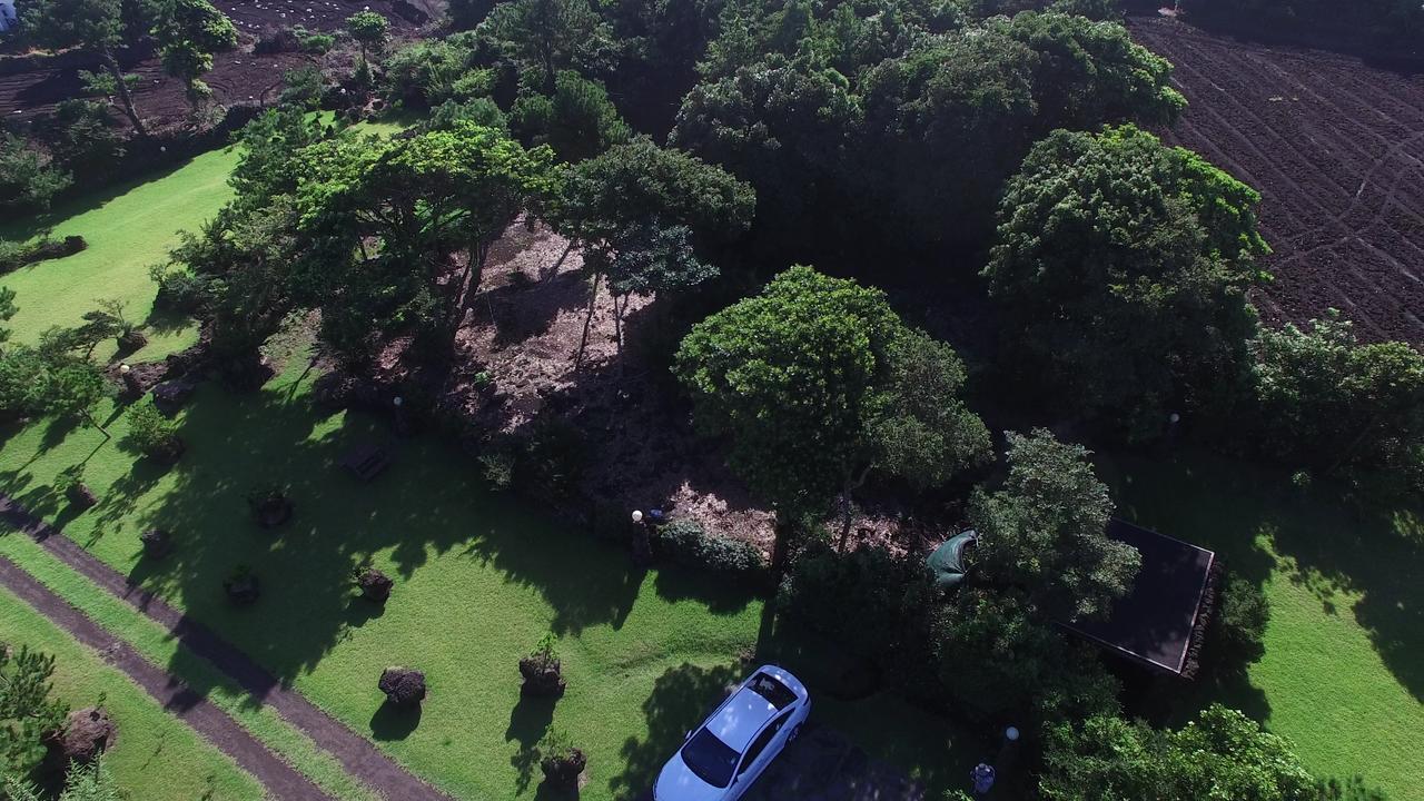 Jeju Bille Log Pension Согвипхо Экстерьер фото