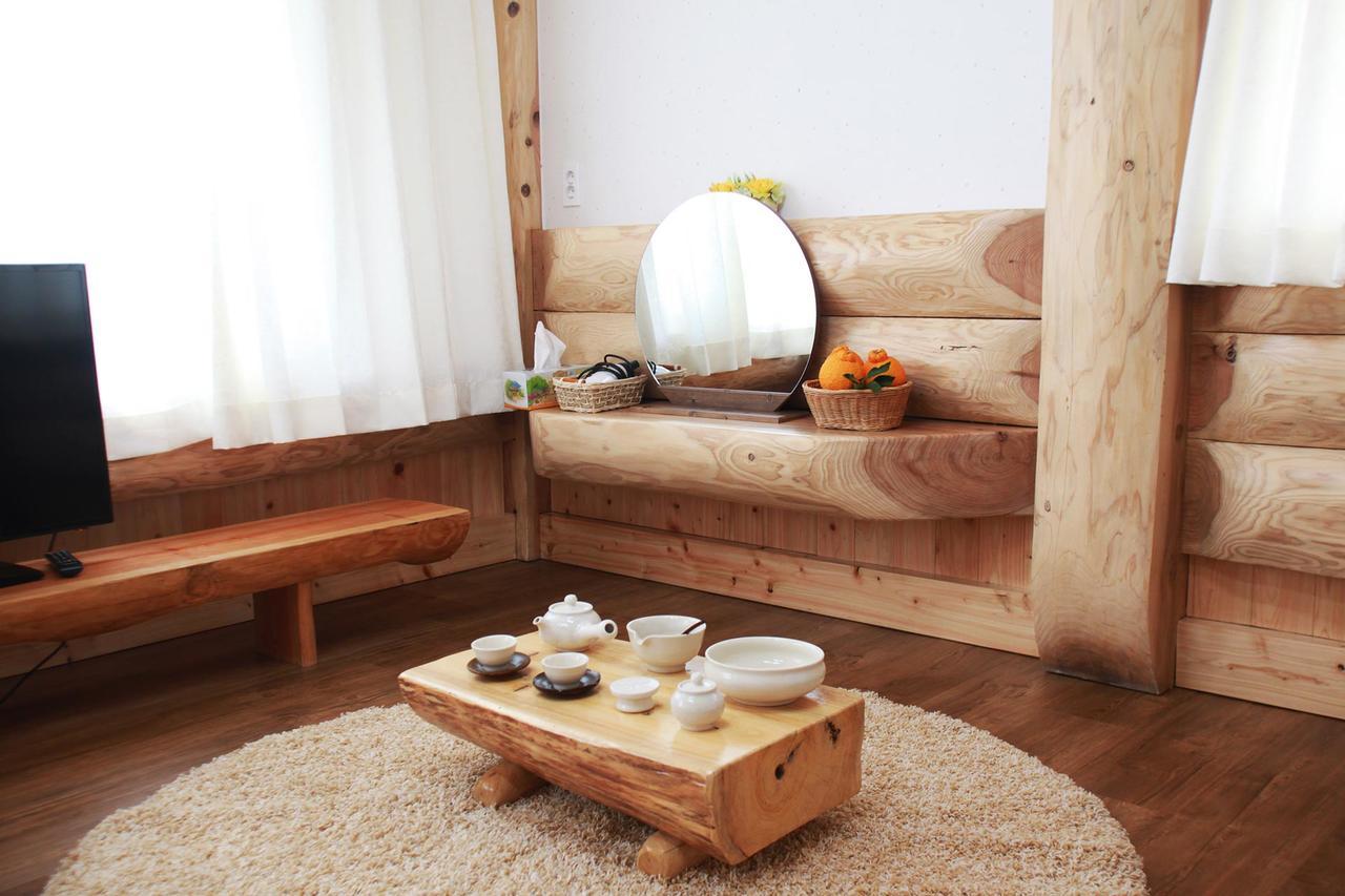 Jeju Bille Log Pension Согвипхо Экстерьер фото