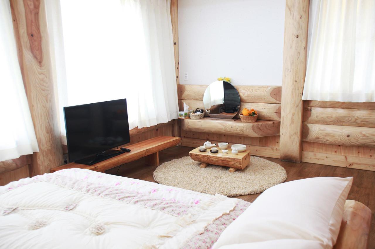 Jeju Bille Log Pension Согвипхо Экстерьер фото