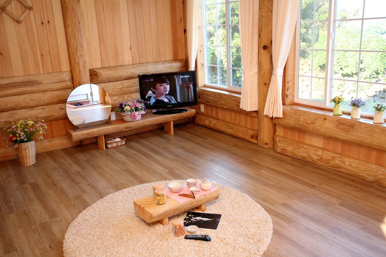 Jeju Bille Log Pension Согвипхо Экстерьер фото