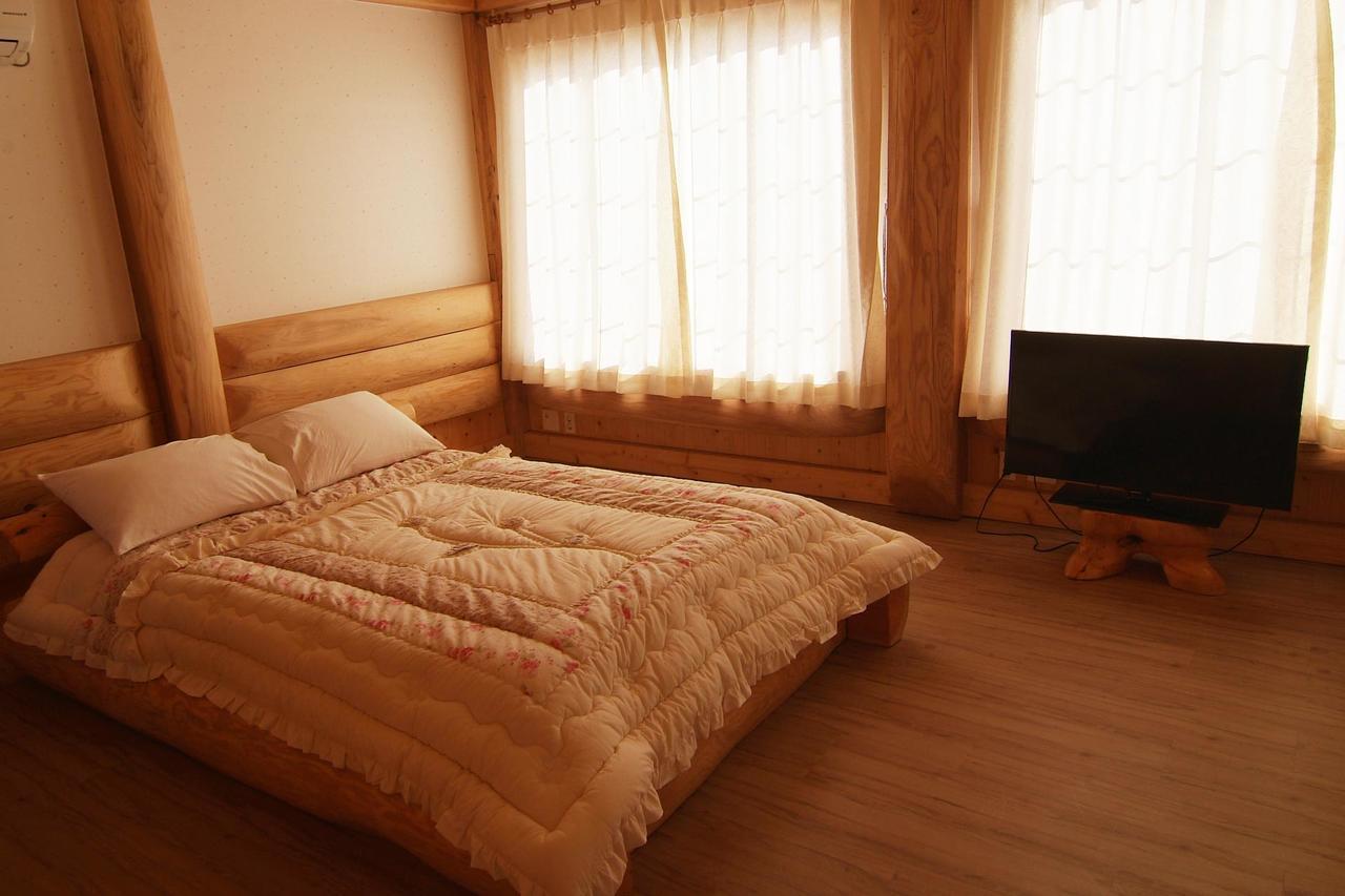 Jeju Bille Log Pension Согвипхо Экстерьер фото